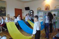 Загальношкільне свято "В Україні я живу, Україною горджусь" в Підкамінському НРЦ