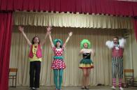 Актори театру міміки та жесту «Райдуга» в школі Марії Покрови (фото)